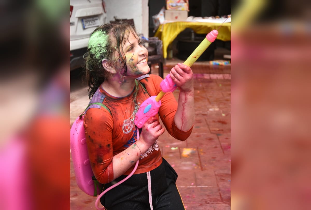 Holi celebration latest photos in gorakhpur