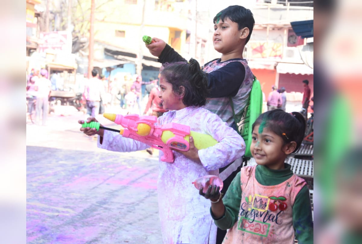 Holi celebration latest photos in gorakhpur