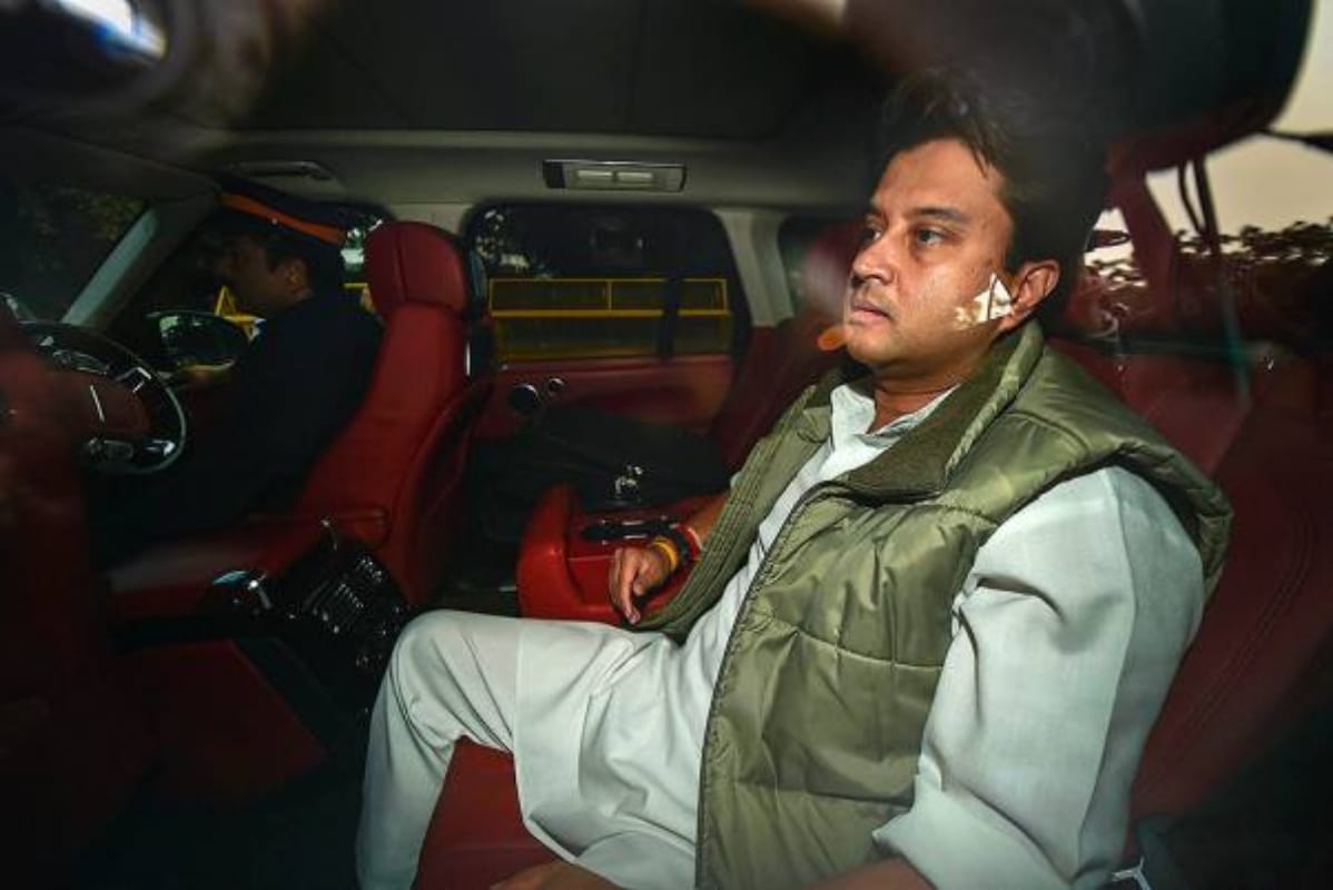 Madhya Pradesh Police filed Case against 35 persons over showing black flags to Jyotiraditya Scindia