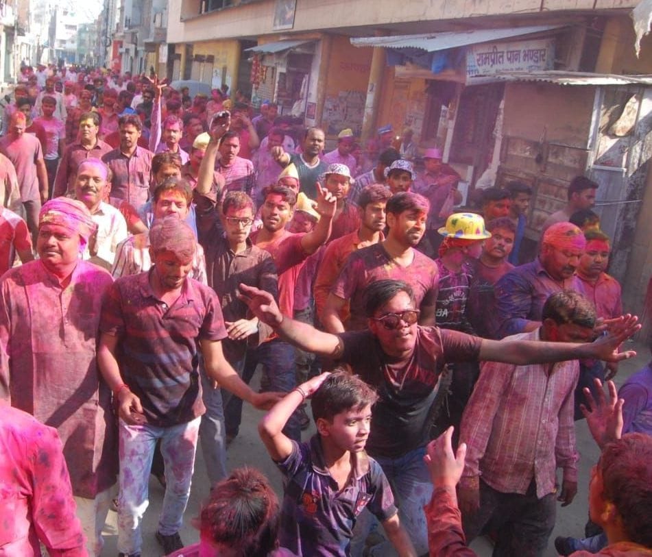 people celebrated holi
