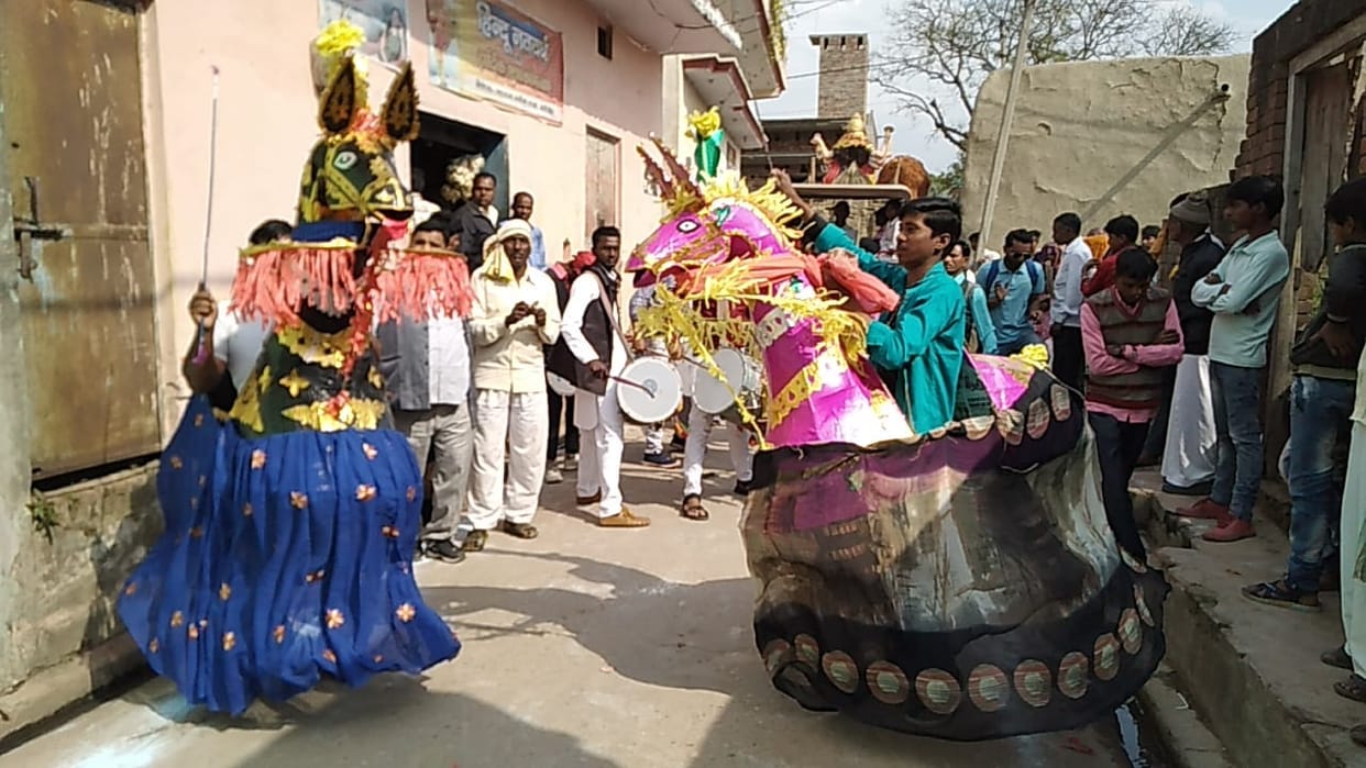 Radha Krishna's grand procession took out on Dulhandi