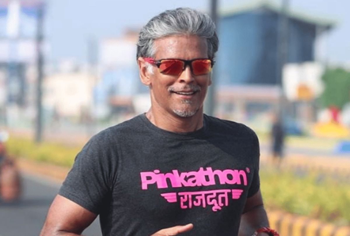 milind soman shared video and got trolled for announcing sunday no phone day