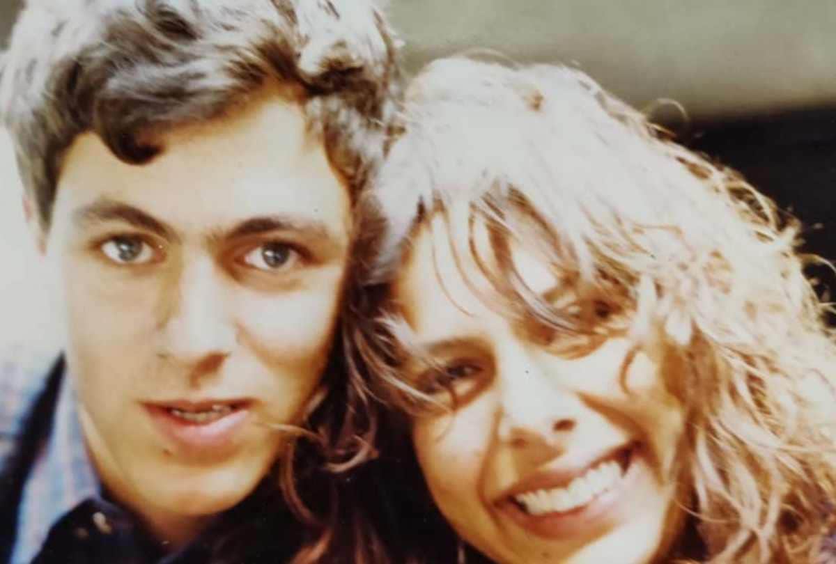 pooja bedi share photo with omar abdullah users troll her