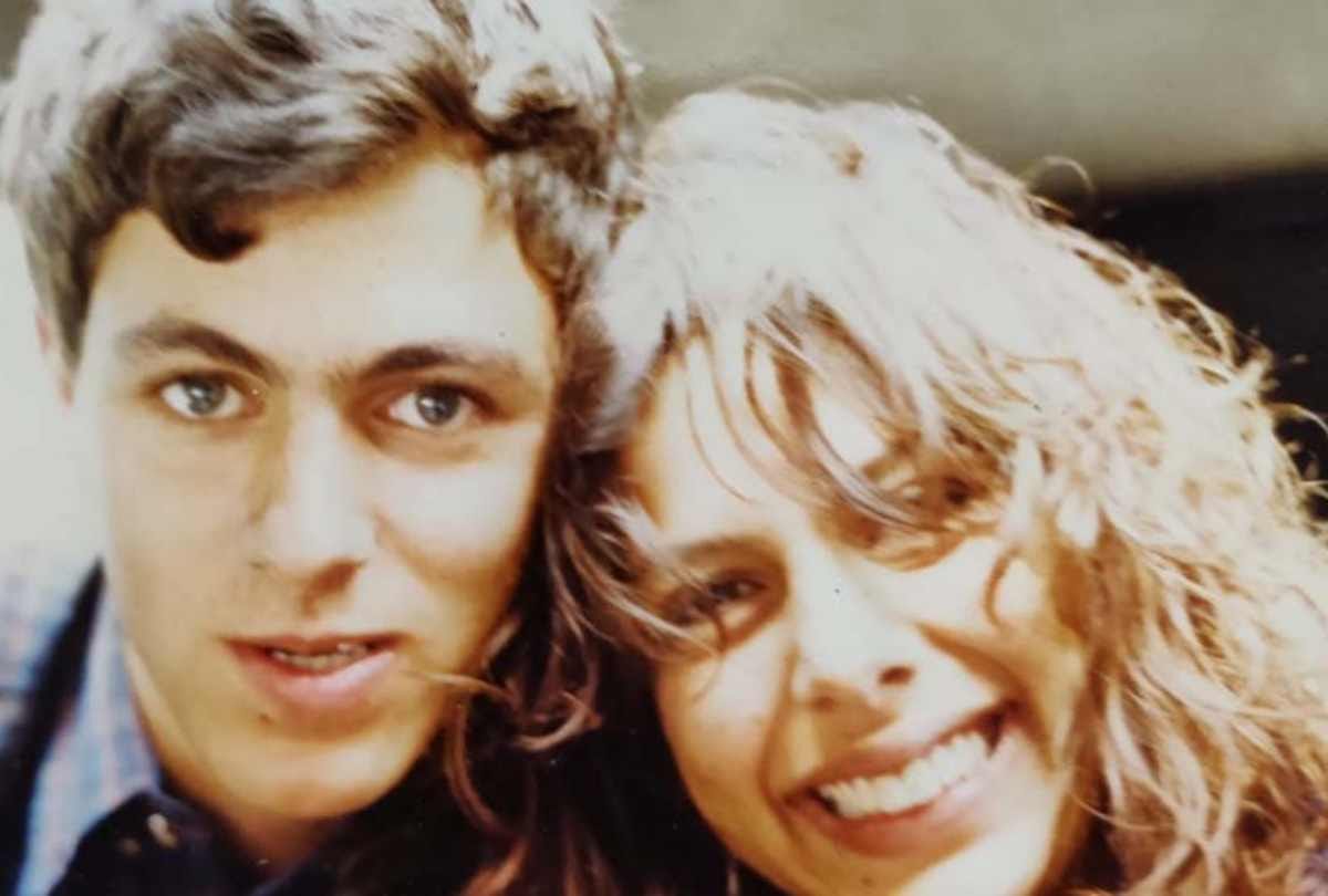 pooja bedi share photo with omar abdullah users troll her