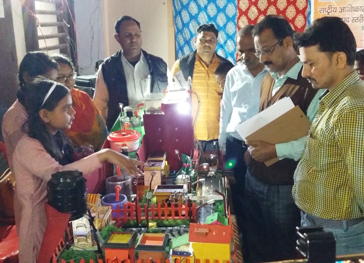 student show their science model in exhibition