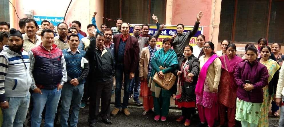 Today employees will fire the effigy of the state government