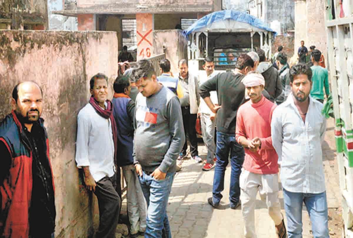 Pratapgarh: truck crushed youths dancing on DJ