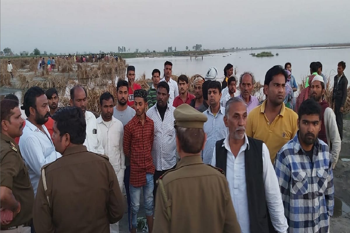 A girl died after a boat capsized in Baghpat Yamuna river and five people are still missing