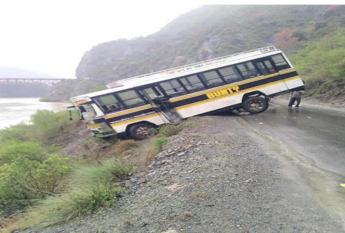 The driver turned the bus in the opposite direction to save it from a falling stone, hanging in air