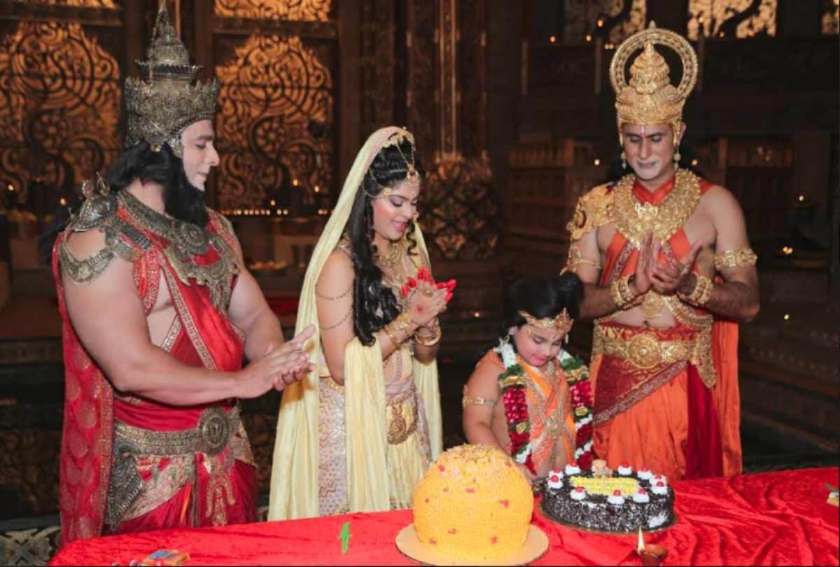 serial kahat hanuman jai shri ram actor ekagra dwivedi birthday celebration on set