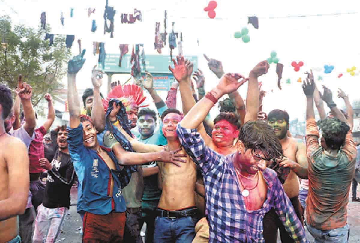 Pratapgarh: Abir-Gulal fiercely blasts Holi, no ruckus occurred anywhere