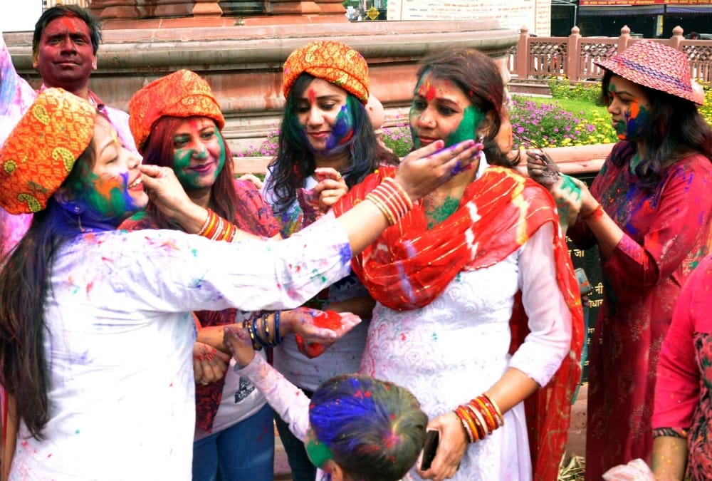 holi 2021 tired of removing holi colours then use these home remedies