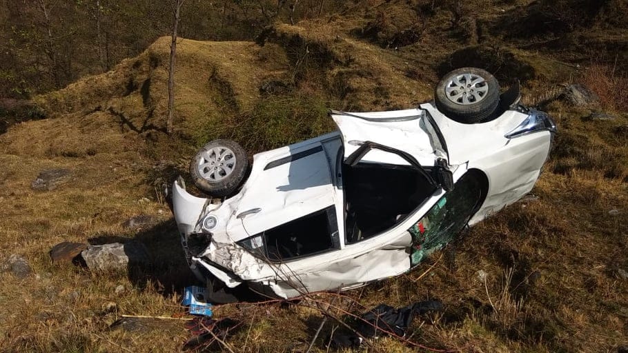 Car fell into ditch on Badrinath Highway, Five Passengers Injured