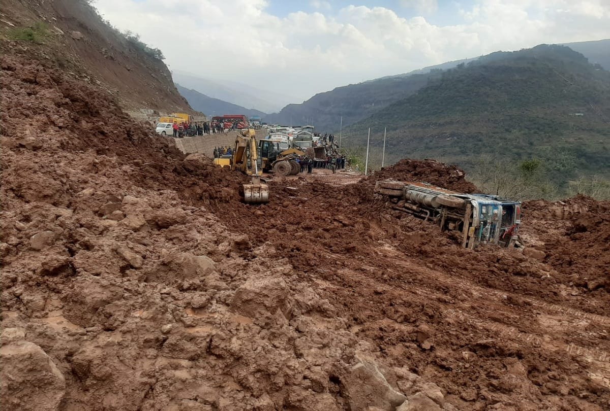 Jammu-Srinagar National Highway blocked due to landslide in Kheri Udhampur
