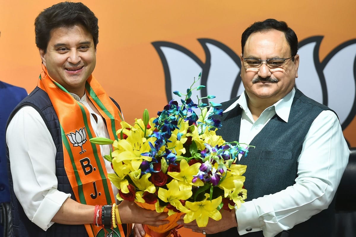 Jyotiraditya joins BJP Shivsena take a dig on congress says it happen because of congress arrogance