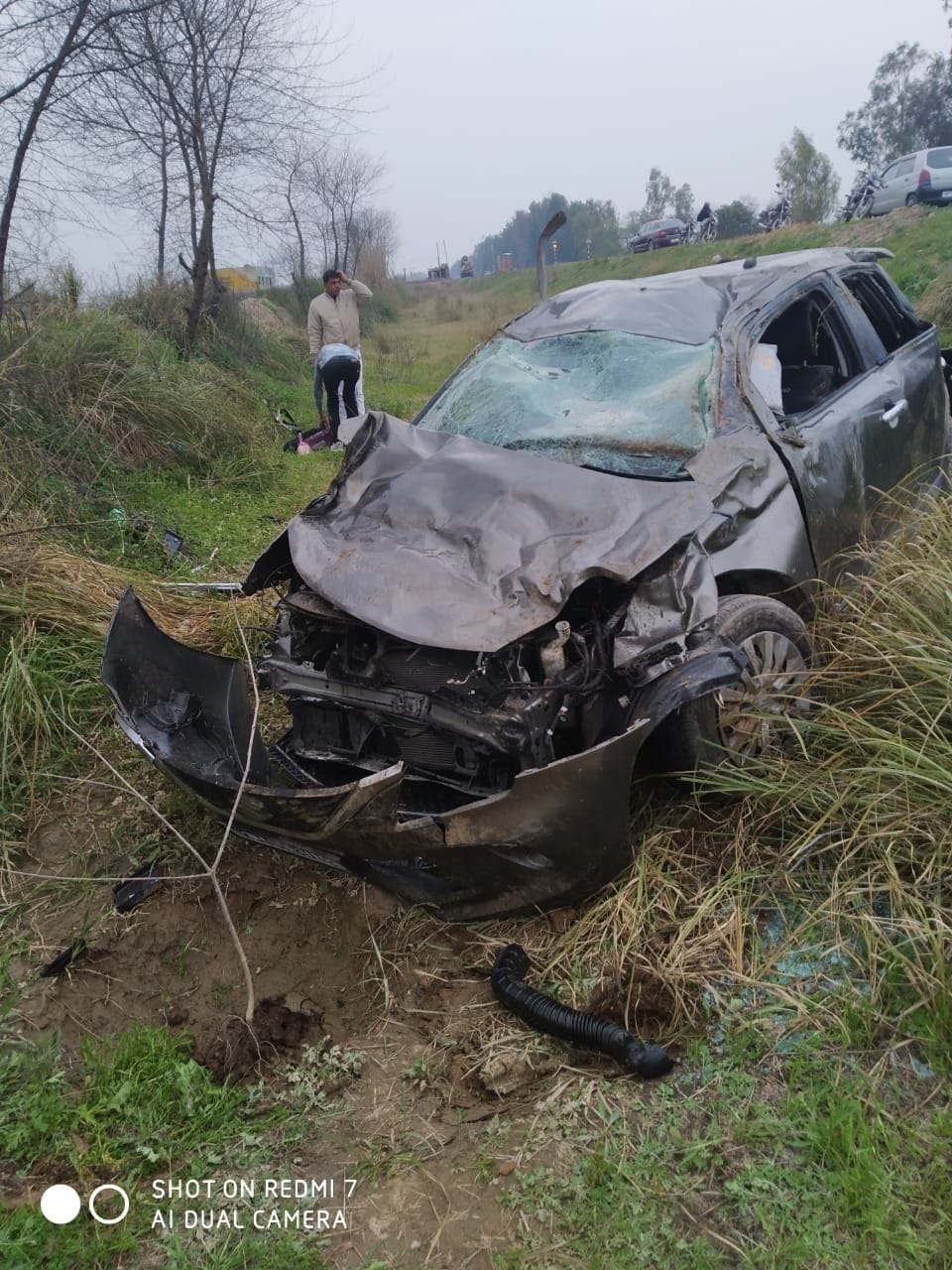 dog come in front of soldiers car, uncontrolled and overturned