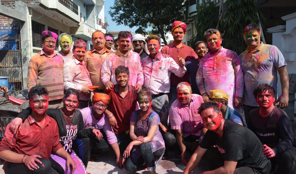 Union minister played Holi with supporters