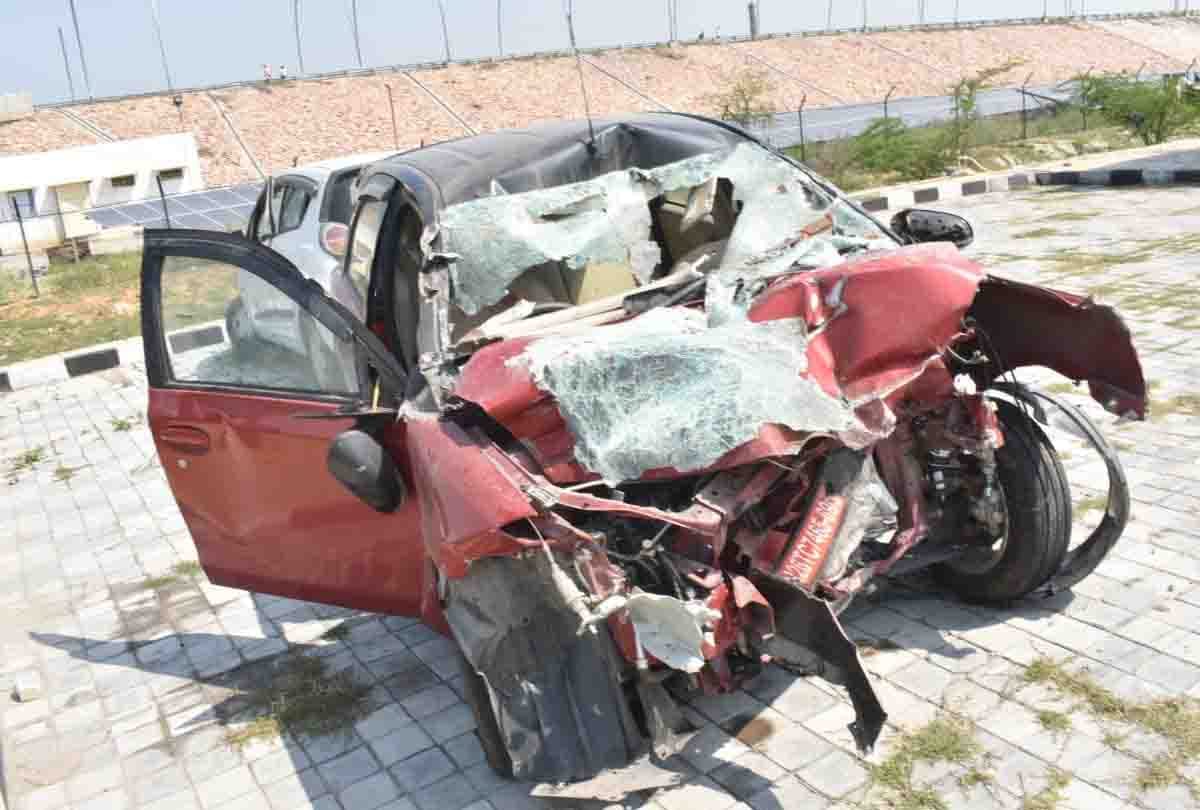 accident on Agra Lucknow expressway, four died