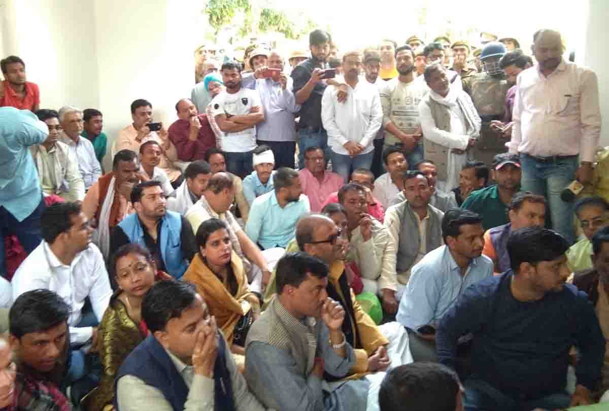 Demonstration outside SSP office to register  case against BJP worker