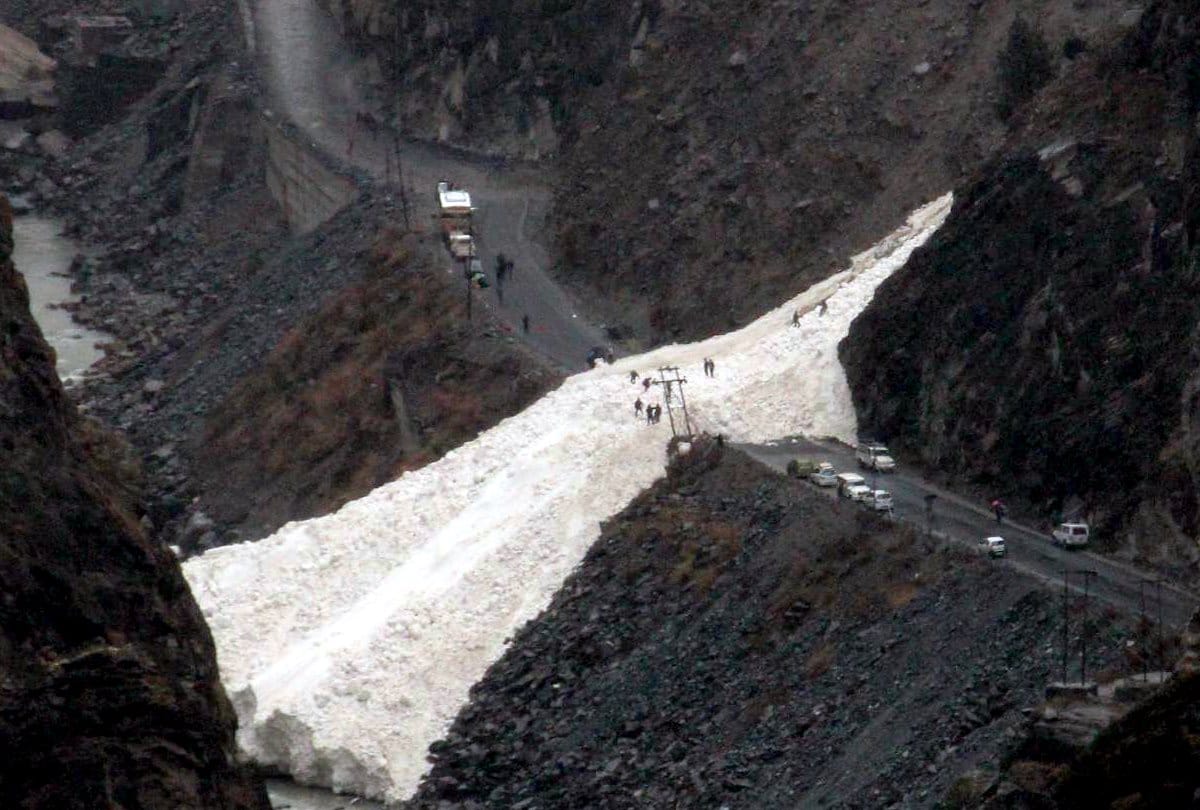 snow avalanche on national highway five in Ralli in kinnaur in himachal pradesh
