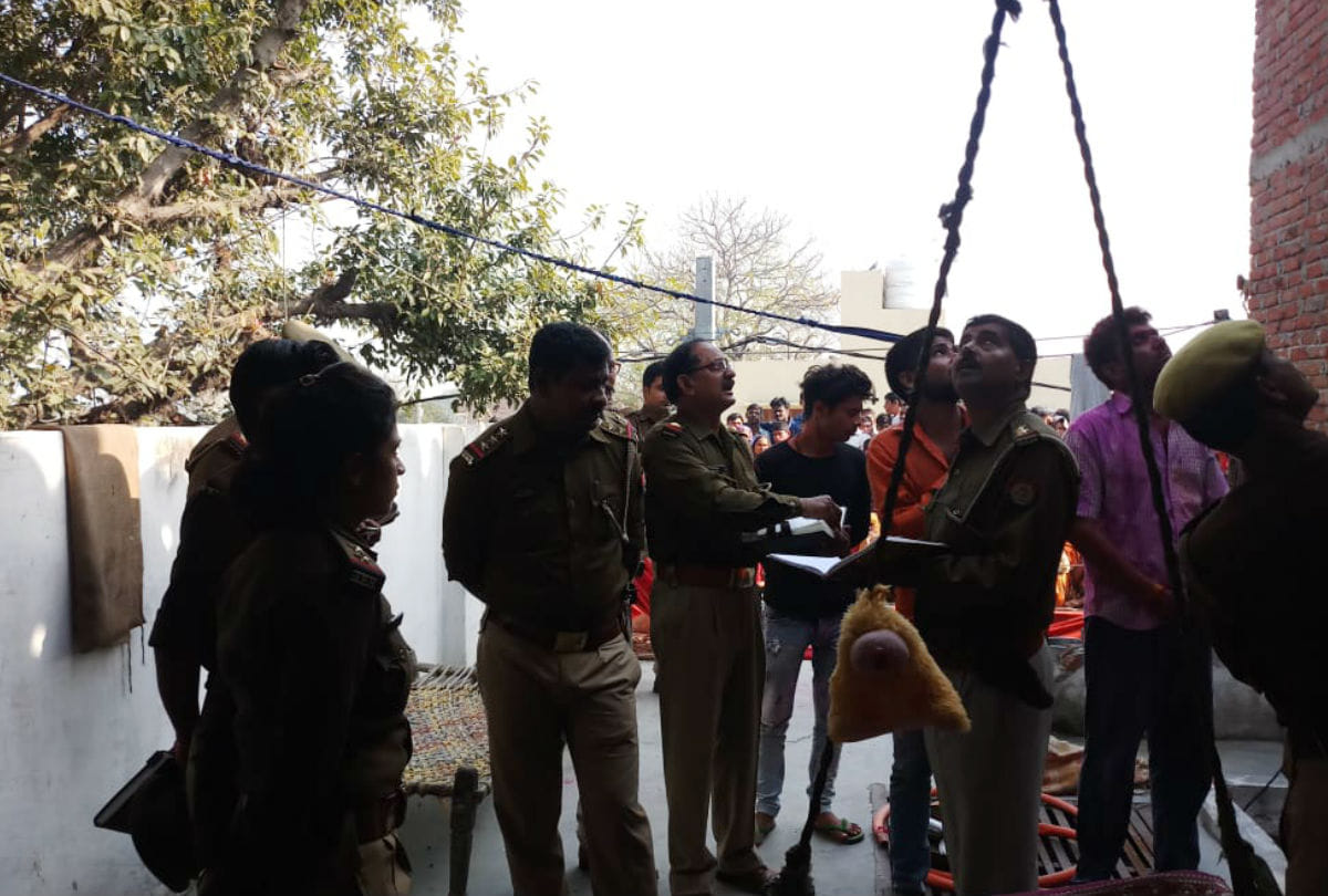 Wife Brutally Murdered By Husband In Jasrana Police Station Crime News
