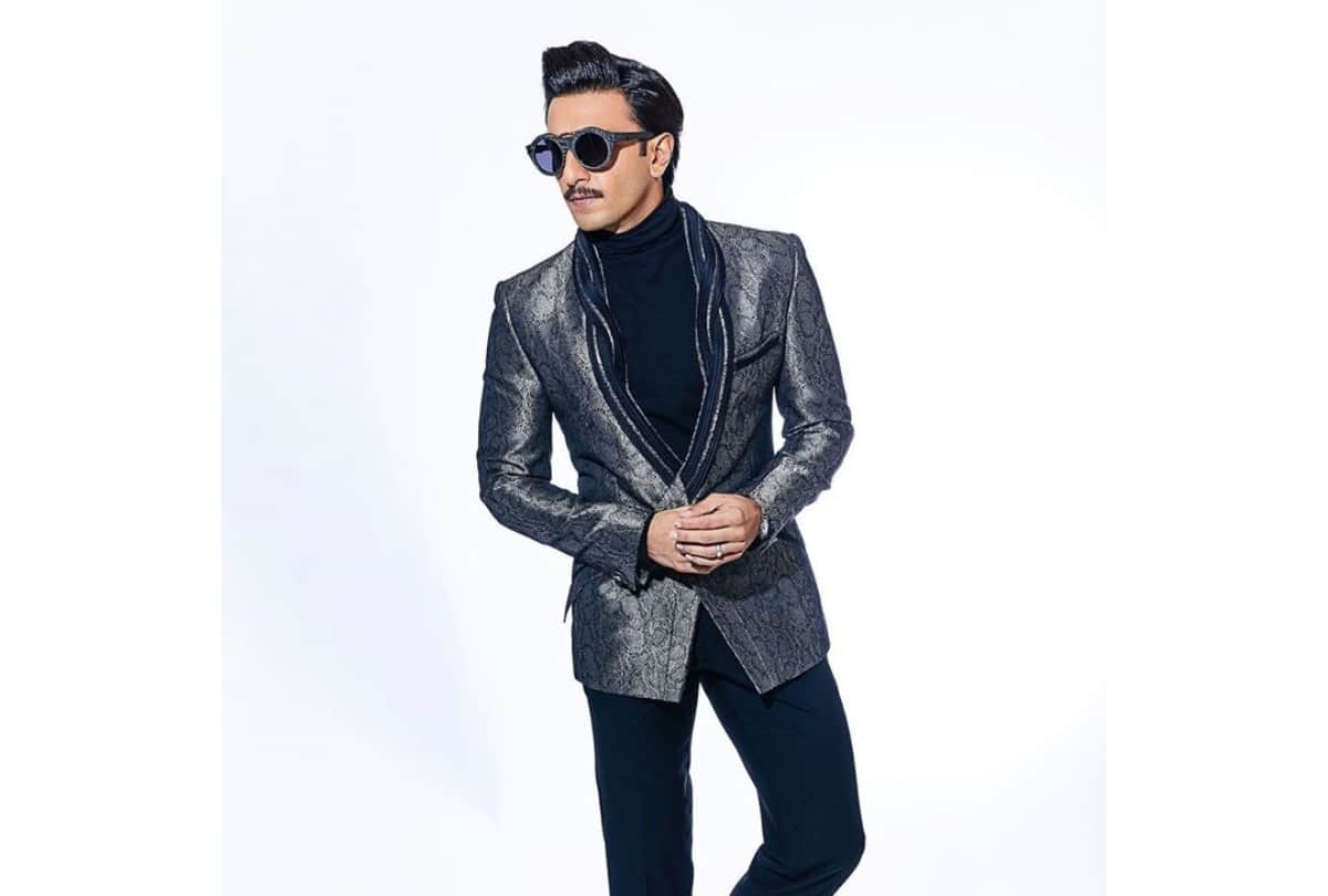 Ranveer Singh Mercedes Car was damaged After Bike Brushes