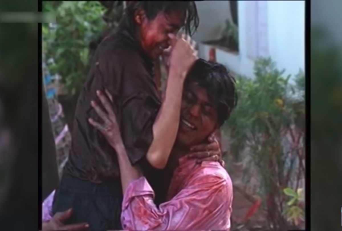 shah rukh khan holi party video viral he enjoyed with gauri khan