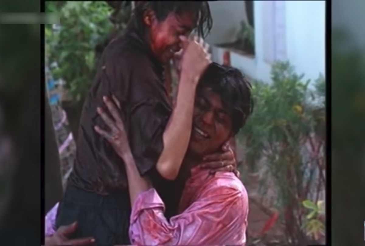 shah rukh khan holi party video viral he enjoyed with gauri khan