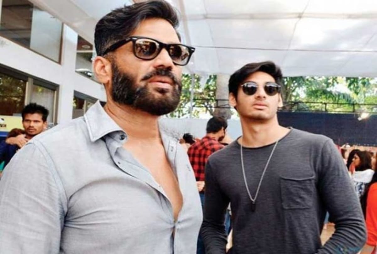 Bollywood Father Son duo Shah Rukh Aryan Akshay Aarav Saif Ibrahim Suniel Ahan Govinda Yashvardhan