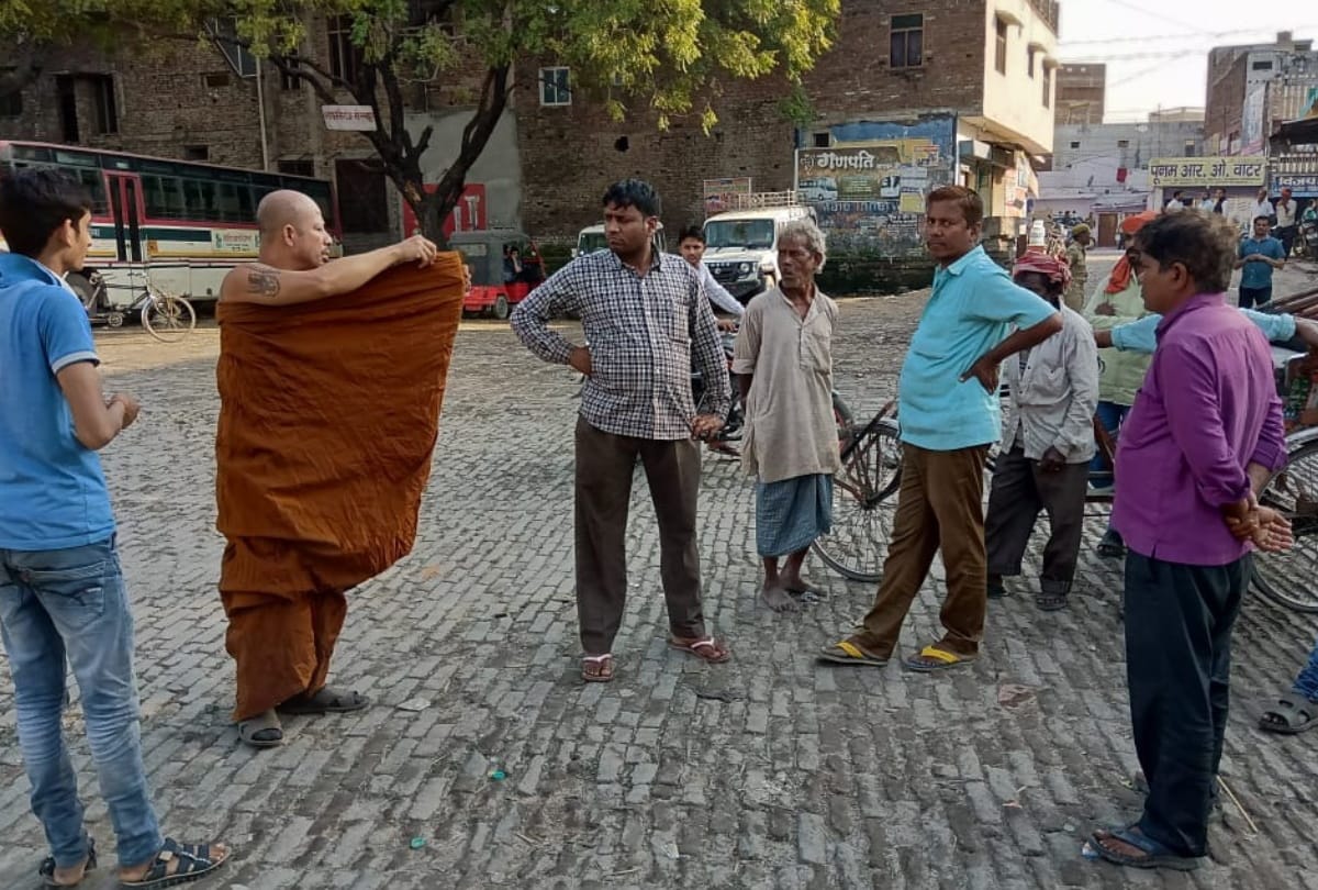 Corona Alert People Troubled seeing Buddhist tourists of Thailand in Kushinagar