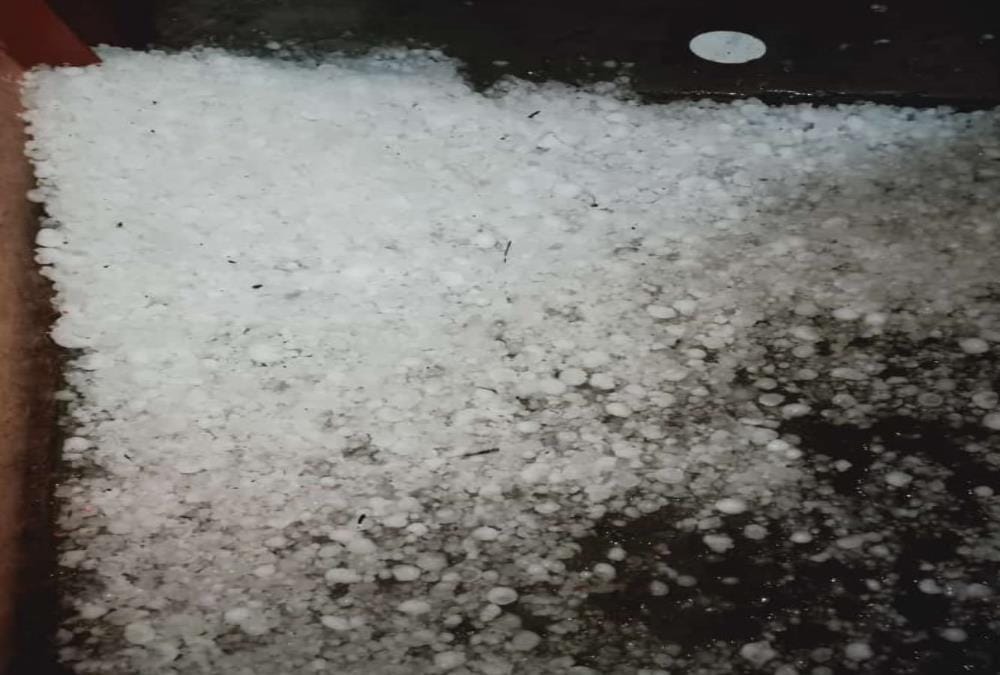 heavy hail storm in dehradun, kids make snow man