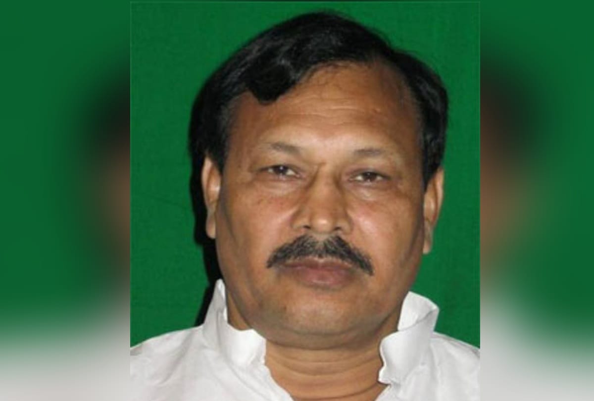 first case was registered against Umakant Yadav in year 1977 including robbery and murder 37 cases registered