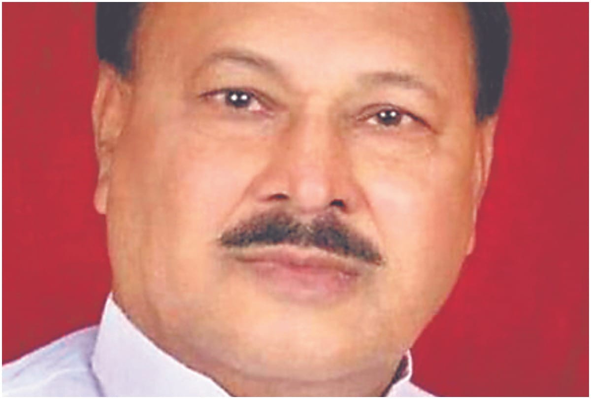 Instructions to surrender to former MP Umakant Yadav