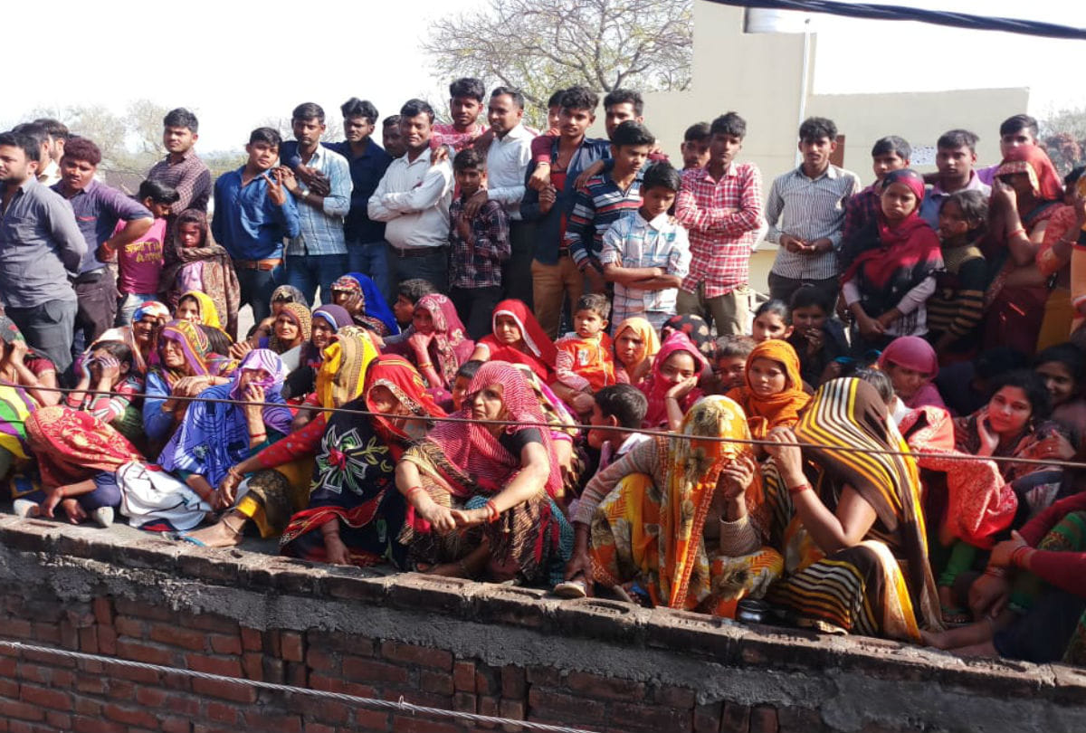 Wife Brutally Murdered By Husband In Jasrana Police Station Crime News
