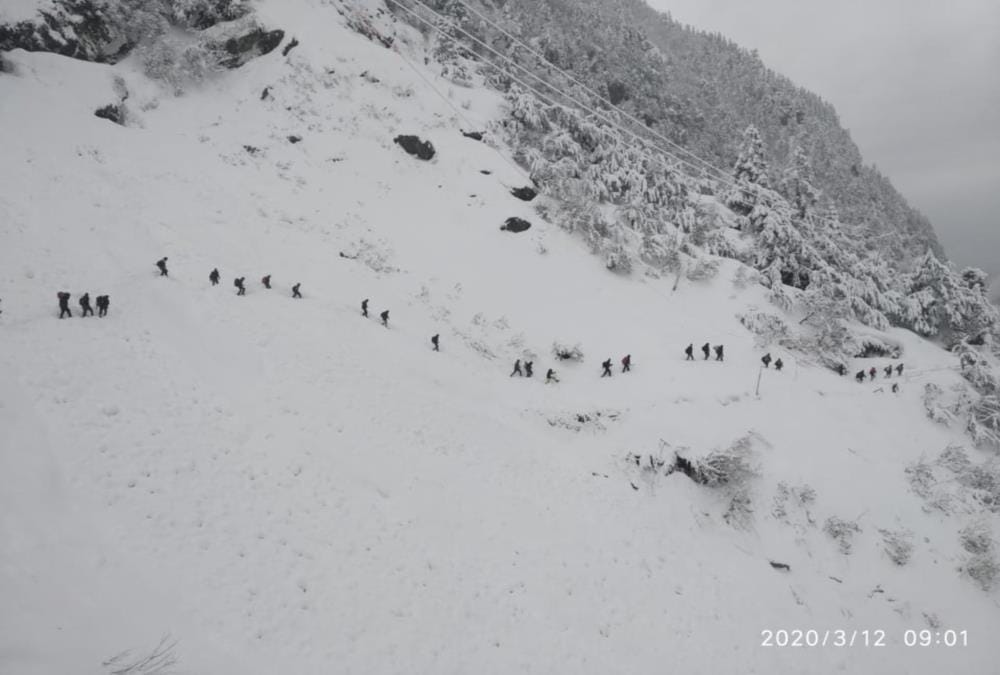 Snow Thick Blanket in Kedarnath Dham, team returned, Exclusive photos