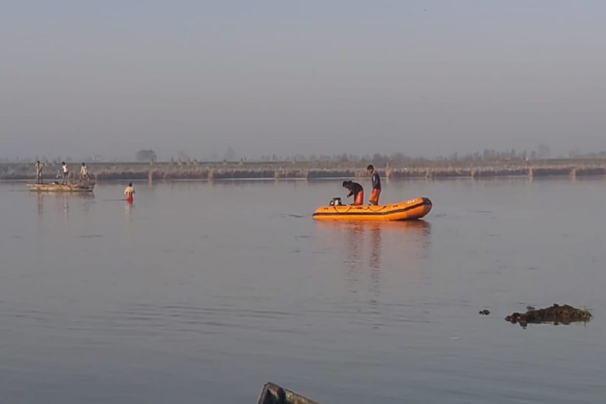 Boat accident in Baghpat district of Uttar Pradesh and death of a girl and two missing