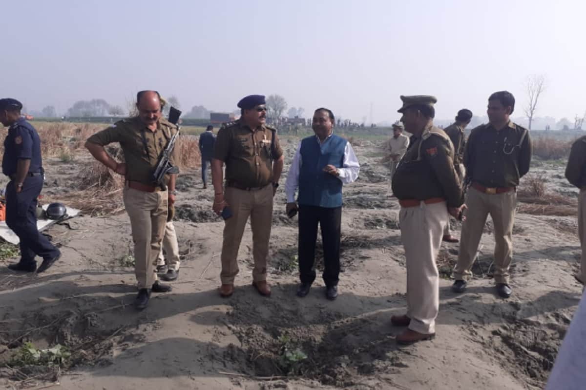 Boat accident in Baghpat, NDRF team found women dead body from the river, teenager still missing