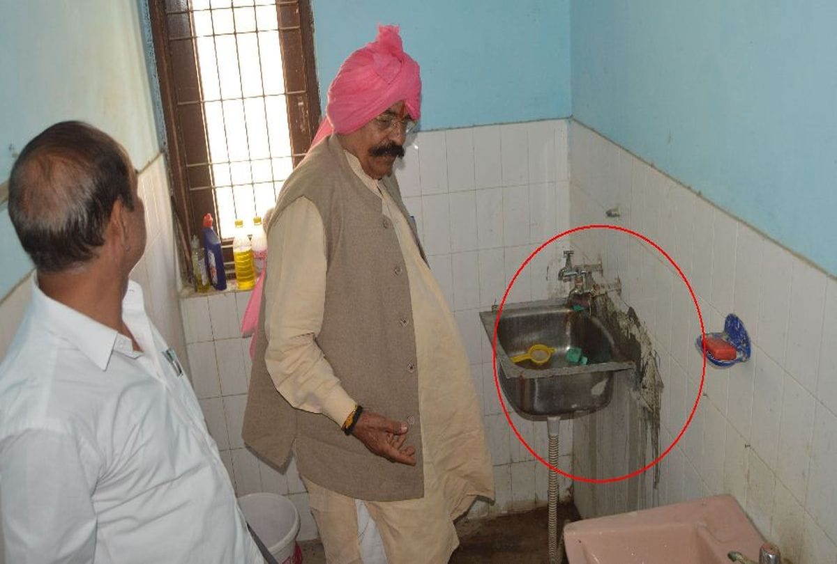 Chaudhary Udaybhan Singh Visits the offices of Industry Center and Mati   Kala