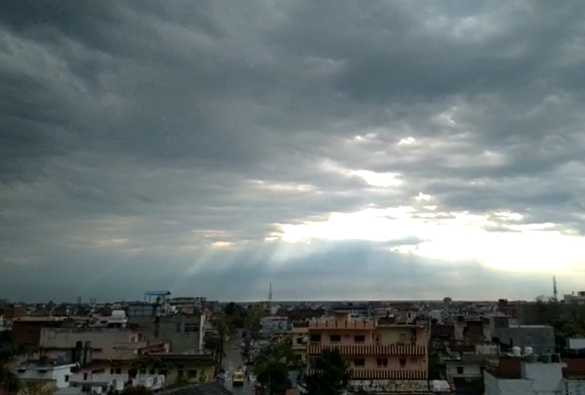 Jammu Kashmir weather, Warning of strong winds with rain and snow today
