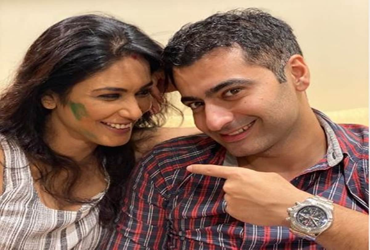 Television Actor Harshad Arora Dating his Onscreen Mother Aparna Kumar From The Serial Mayavi Maling