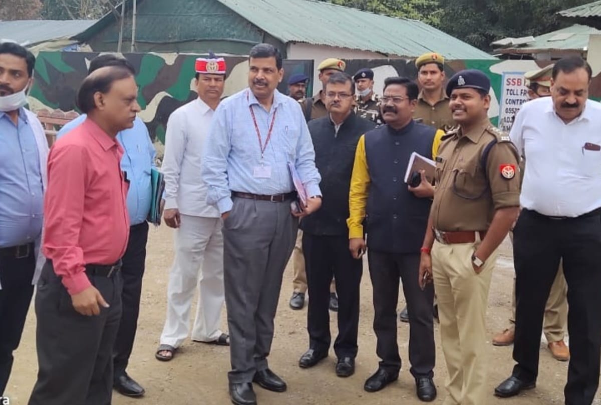 Special Secretary knows how to rescue Corona on the outskirts at Indo nepal Border