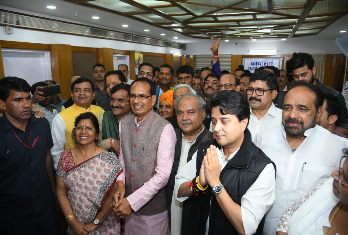 Jyotiraditya Scindia File nomination for Rajya Sabha Election in Bhopal See Photos