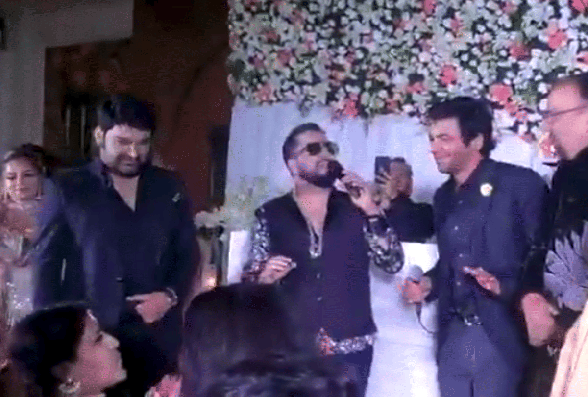 Kapil Sharna Sunil Grover dance at a wedding ceremony first time after fight