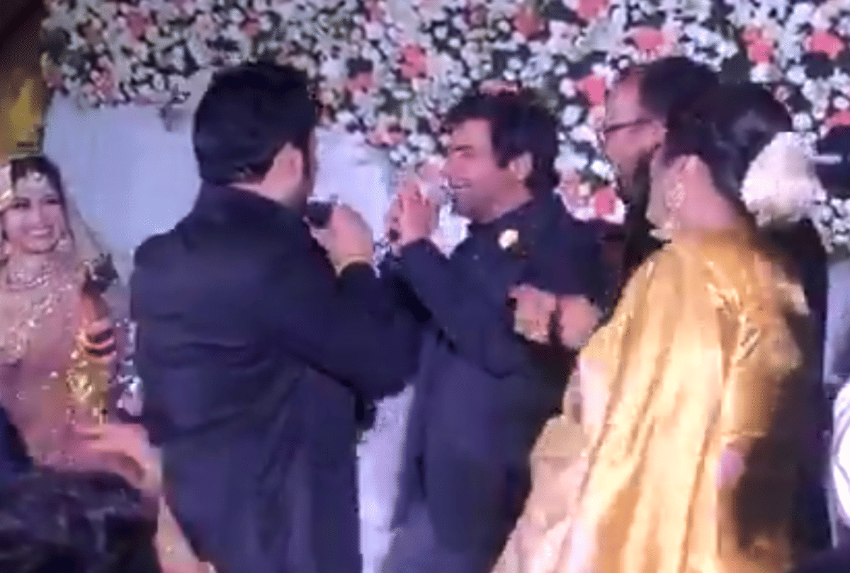 Kapil Sharna Sunil Grover dance at a wedding ceremony first time after fight