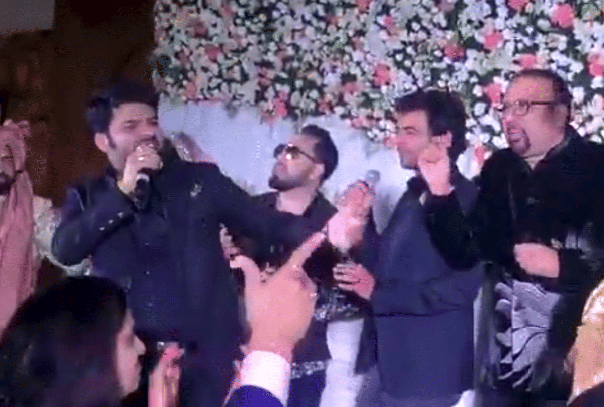 Kapil Sharna Sunil Grover dance at a wedding ceremony first time after fight
