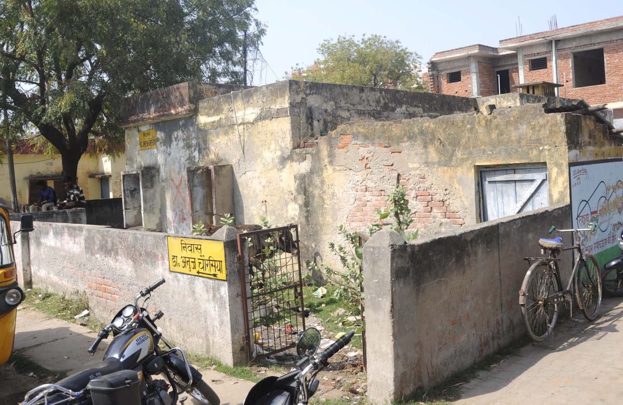 the old building of district hospital would be demolished