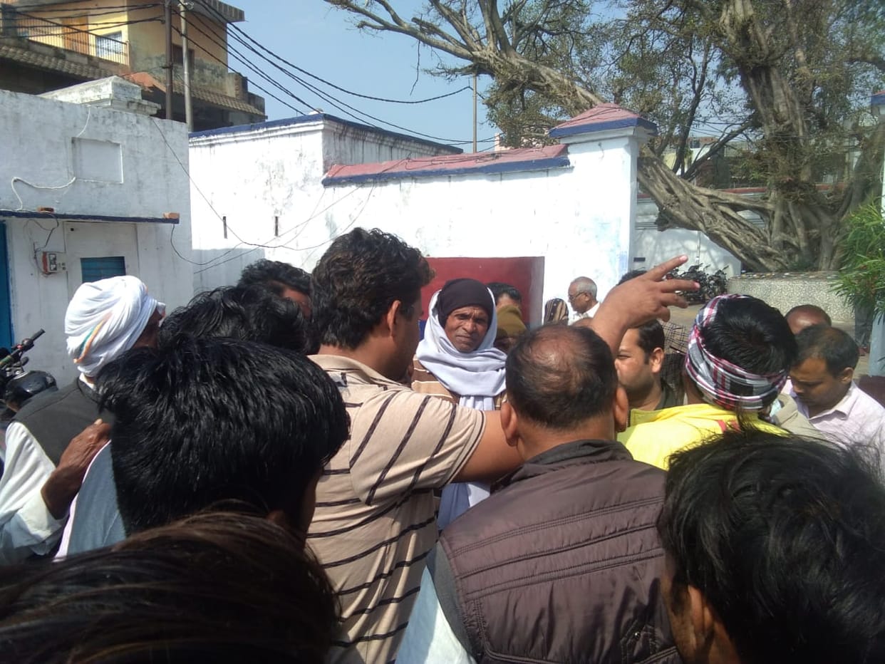 Uproar in police station over the recovery of missing hotel worker