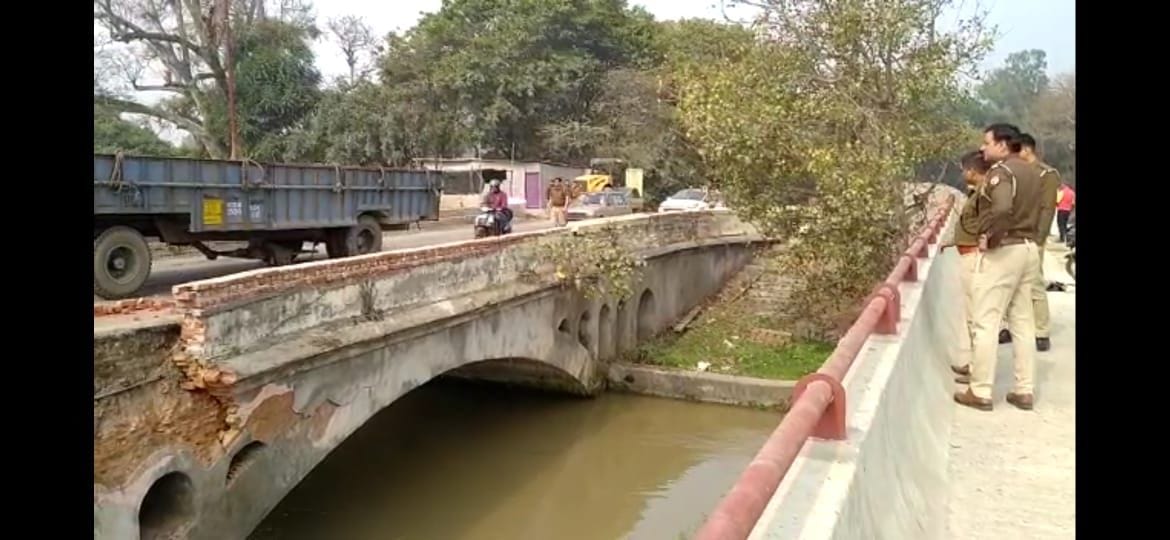Traffic of heavy vehicles stopped from Nirana bridge