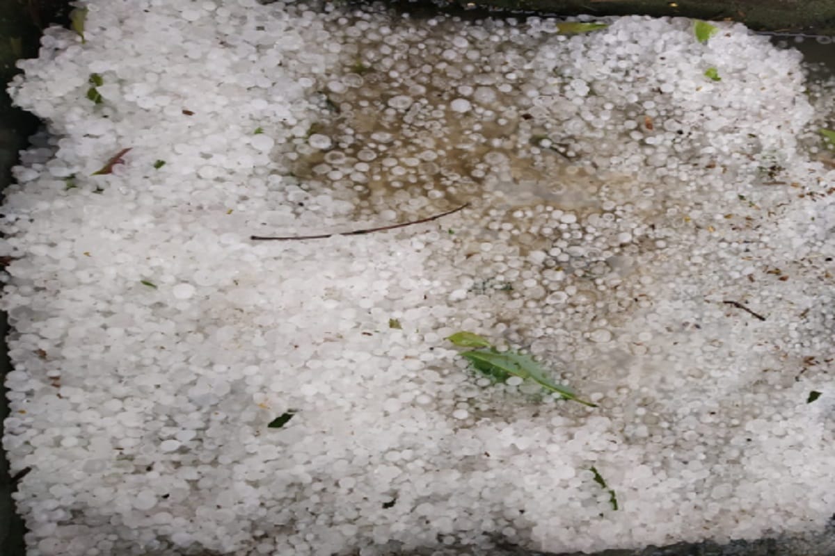 Fast rain with hail in many city of West Uttar Pradesh