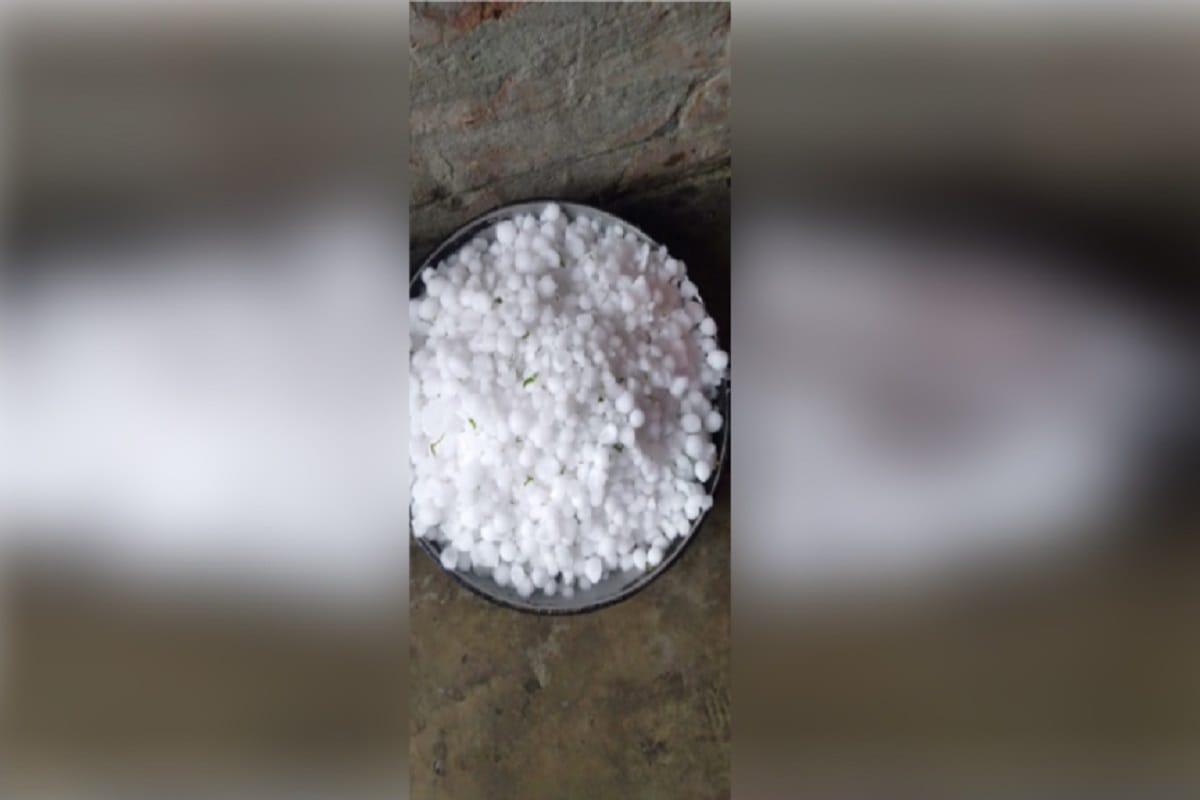 Fast rain with hail in many city of West Uttar Pradesh